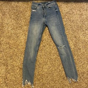 Light wash Ripped Skinny Jeans